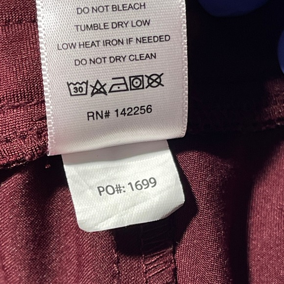 FIGS Technical Collection Women's Medium Petite Burgundy Jogger Scrub Pants - Picture 12 of 13